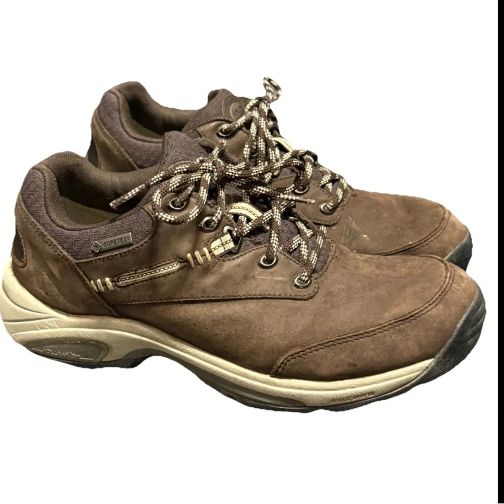 New Balance GORE-TEX Dark Brown Women’s Sneakers Walking Hiking Shoes 9 - Picture 1 of 10
